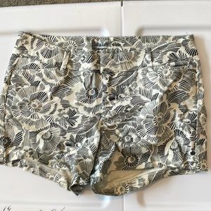 Patterned Old Navy shorts, size 4